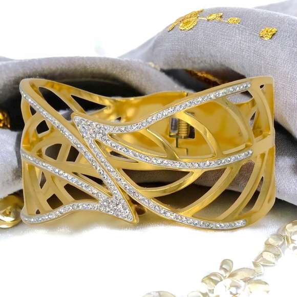 🆕️Chunky Gold Leaf Cuff Bracelet | 18K Gold Plated Stainless Steel | Sparkling - Picture 7 of 15